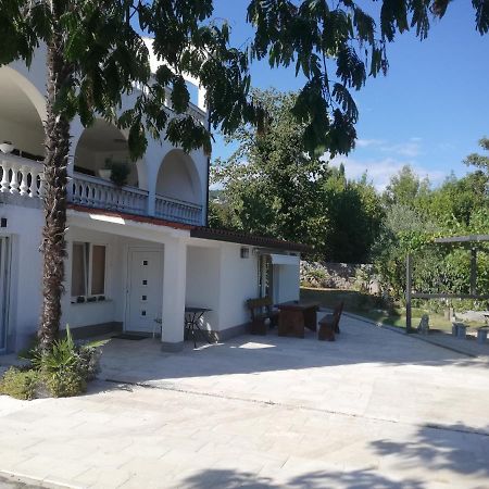 Apartman Nevia Lka Opric Extérieur photo