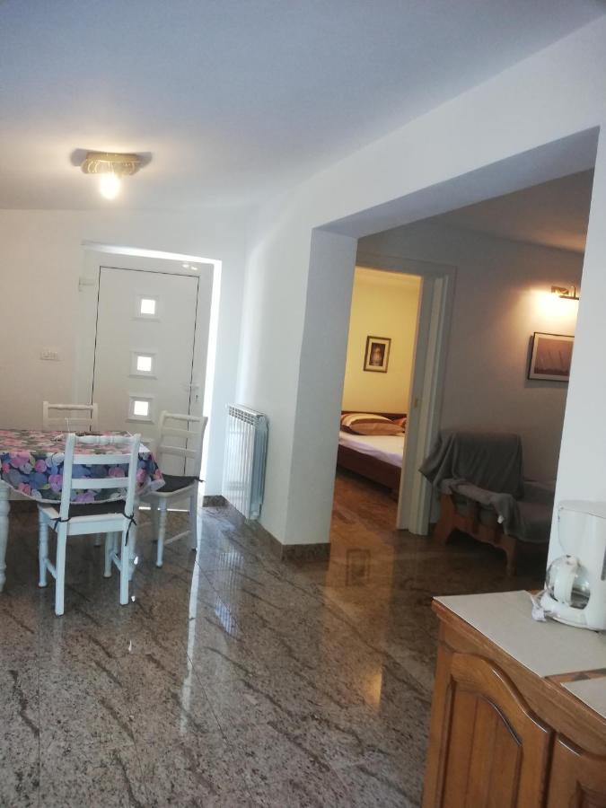 Apartman Nevia Lka Opric Extérieur photo