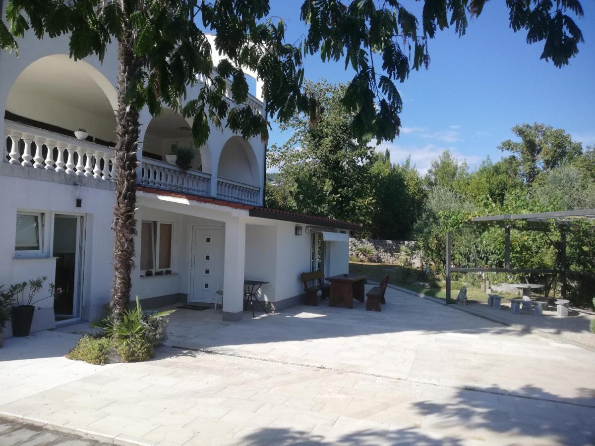 Apartman Nevia Lka Opric Extérieur photo