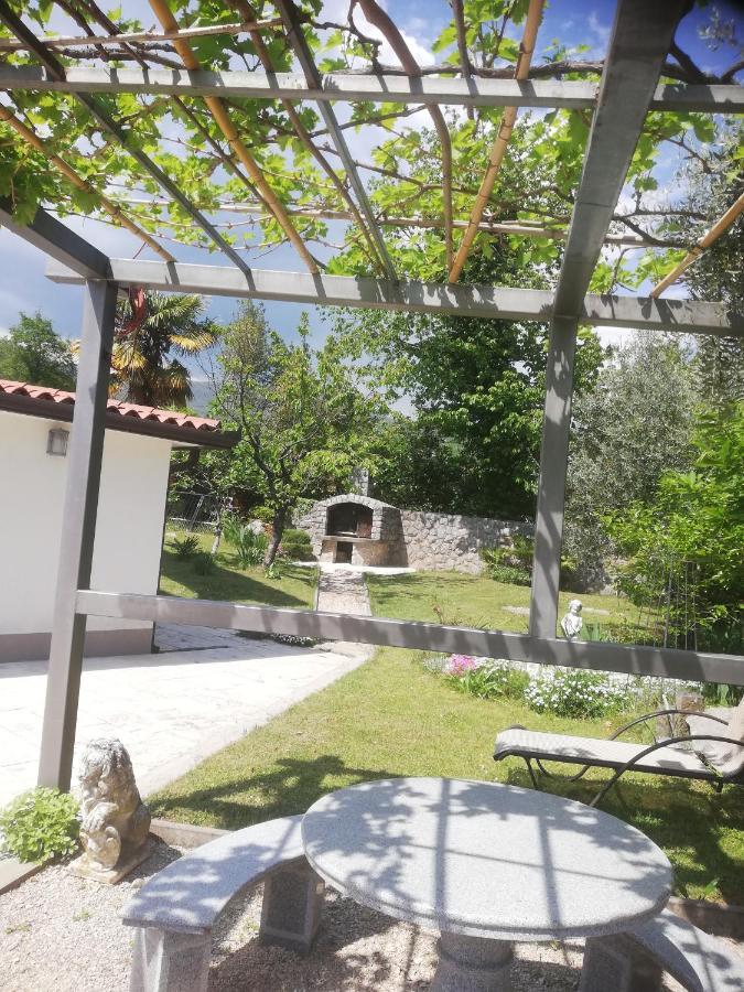 Apartman Nevia Lka Opric Extérieur photo