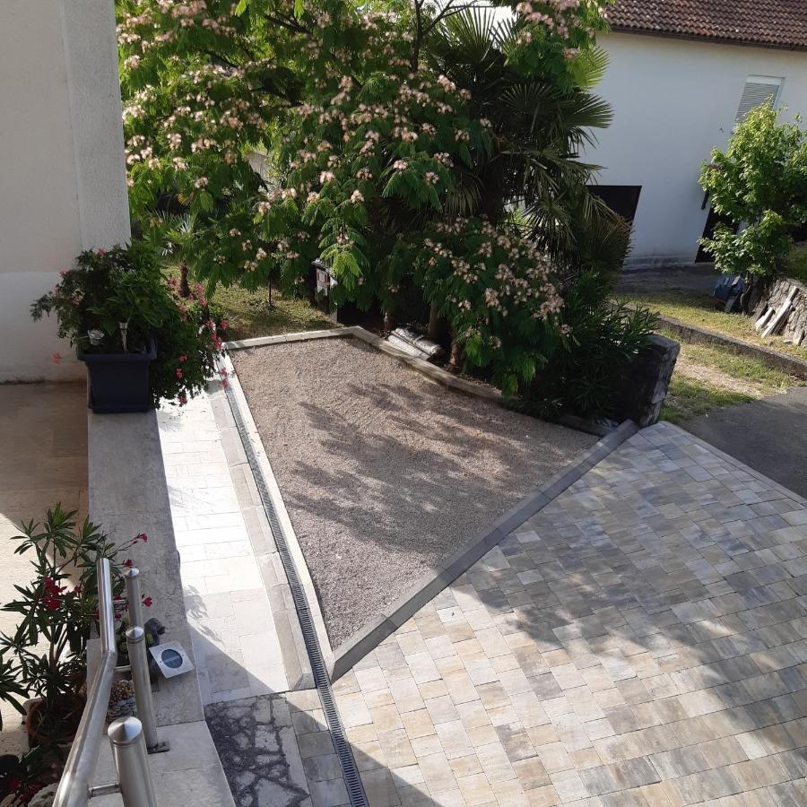 Apartman Nevia Lka Opric Extérieur photo