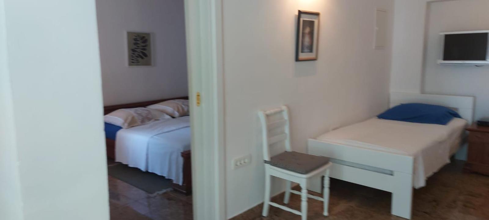 Apartman Nevia Lka Opric Extérieur photo